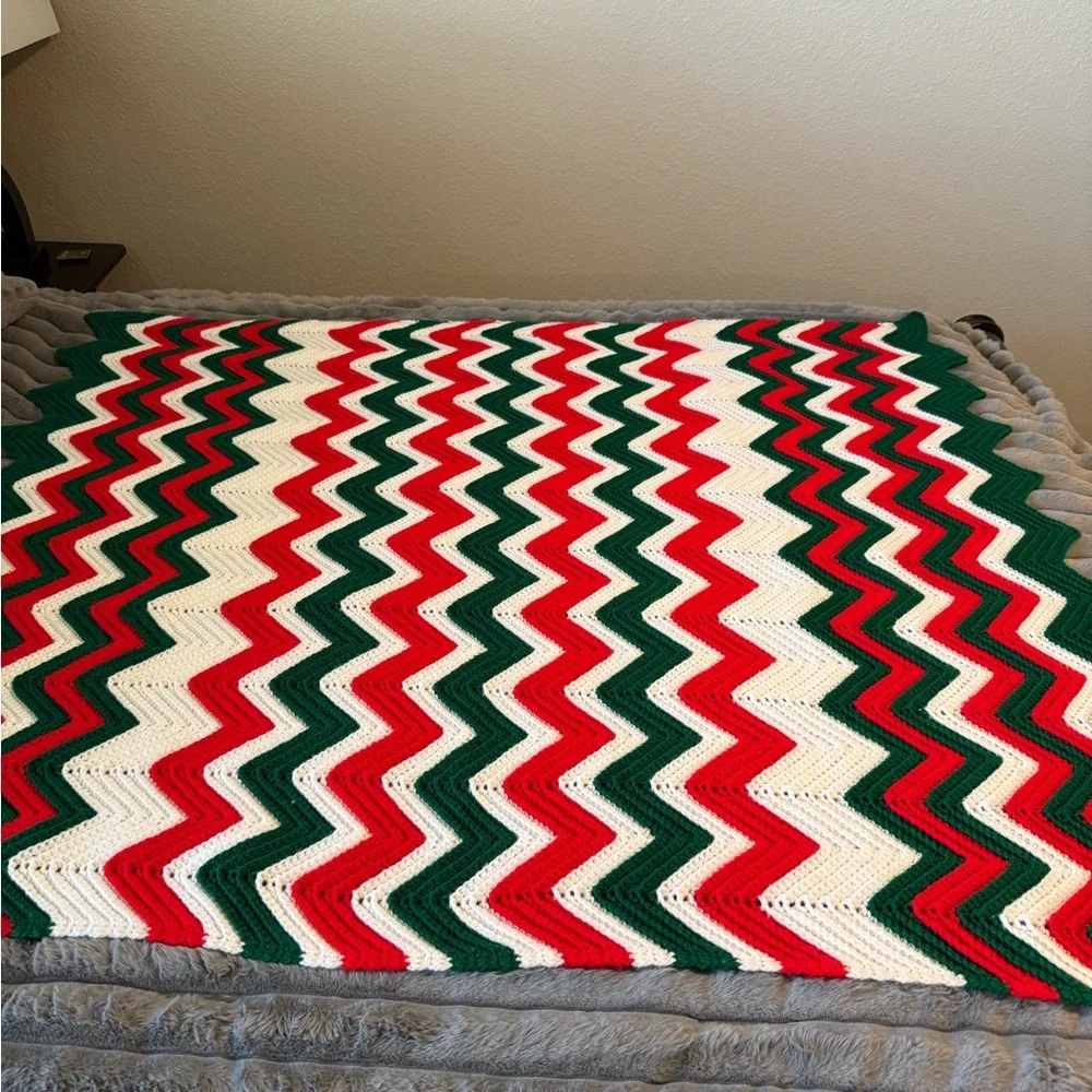 Holiday Zigzag Blanket - Red, Green, White
